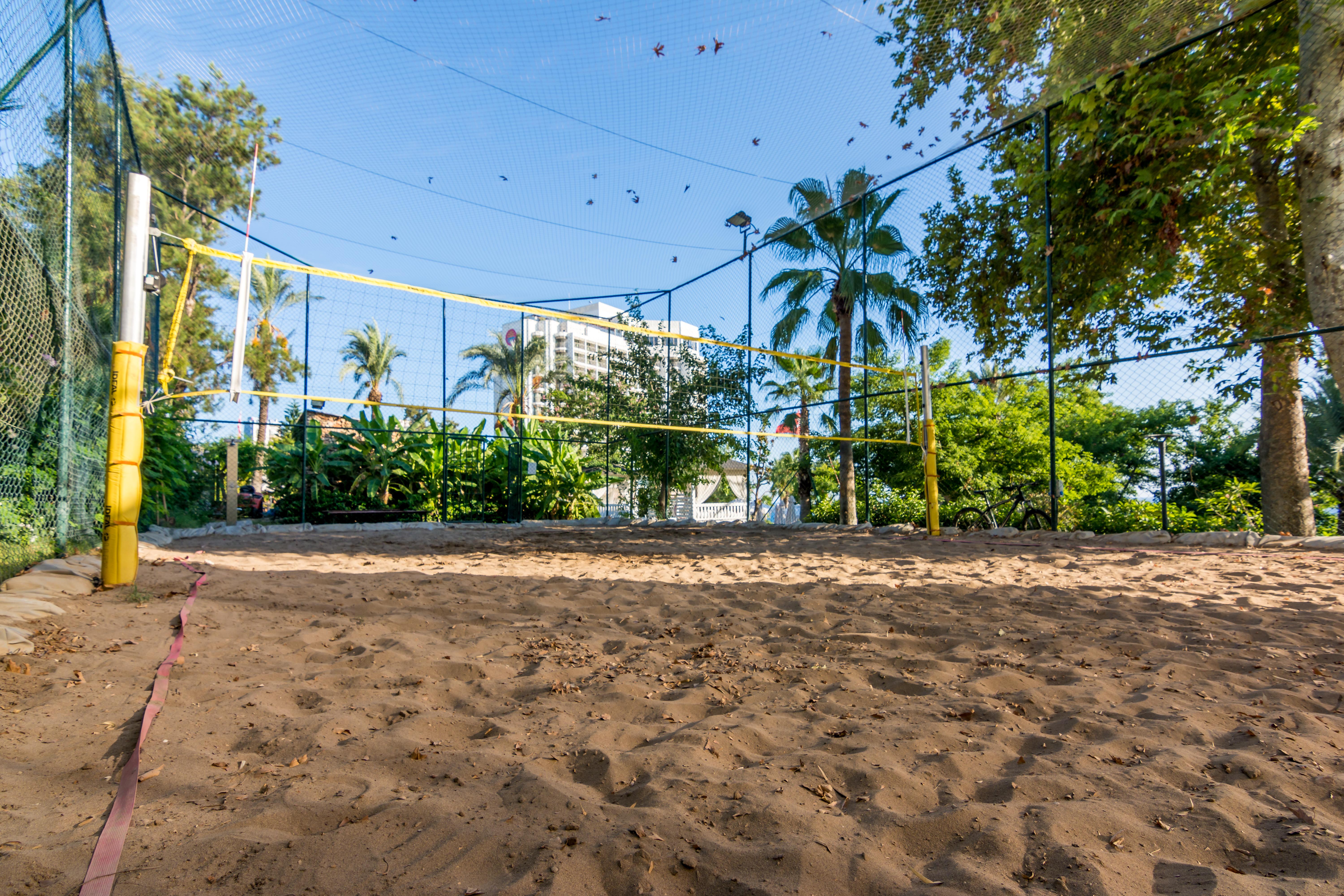 Akra Antalya Hotel Kültér fotó Volleyball court at the beach