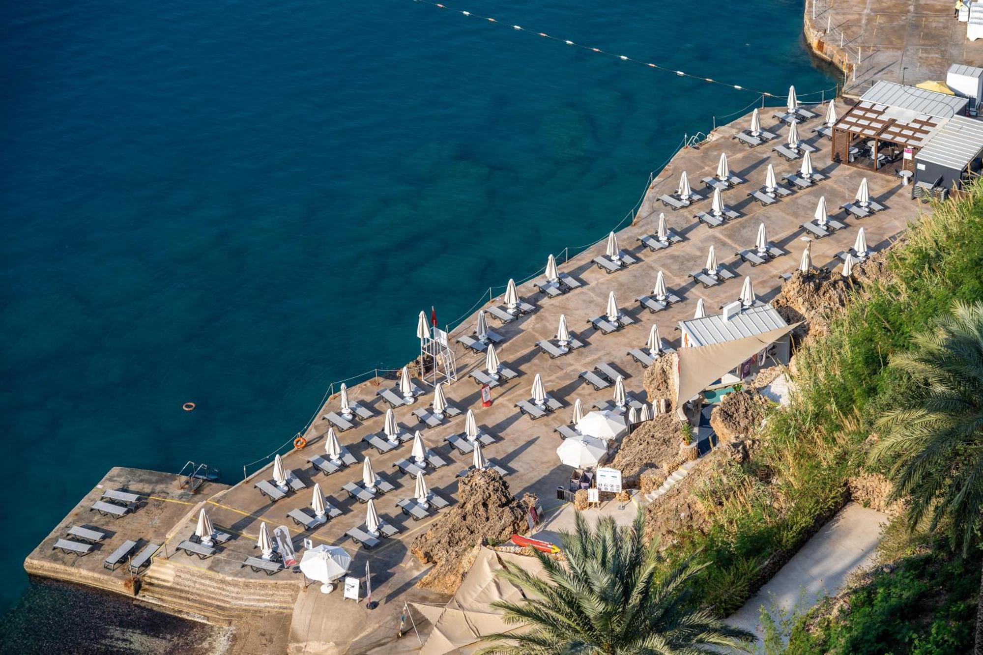 Akra Antalya Hotel Kültér fotó The beach at La Malla